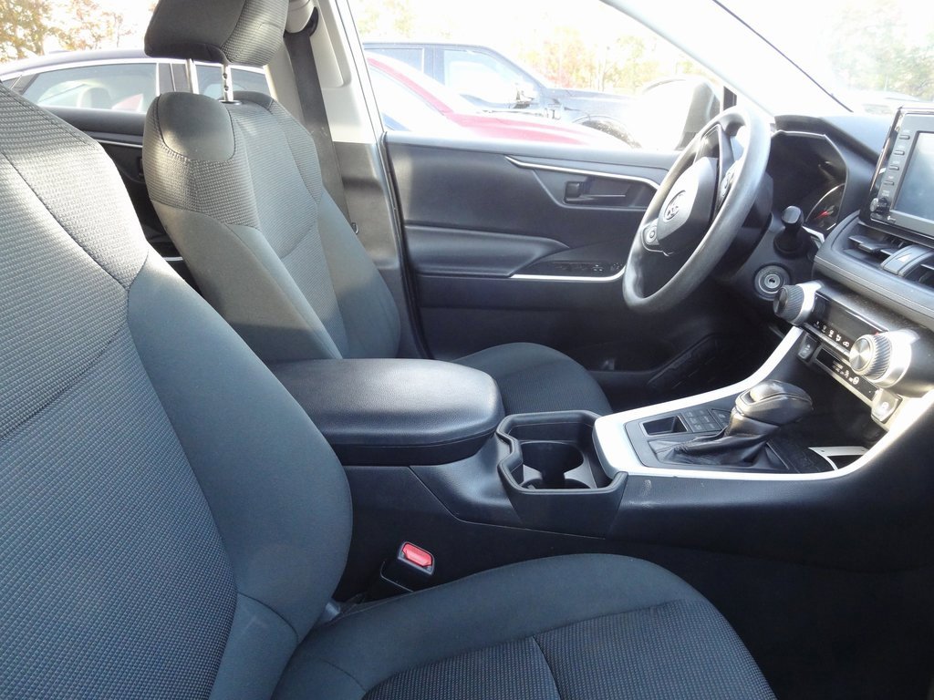 Used 2020 Toyota RAV4 LE image 8