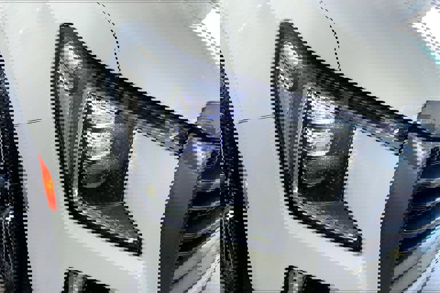 Used 2024 GMC Yukon AT4 w/ AT4 Premium Package image 26