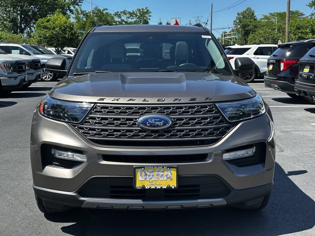 Certified 2021 Ford Explorer XLT w/ Equipment Group 202A AWD/4WD image 2