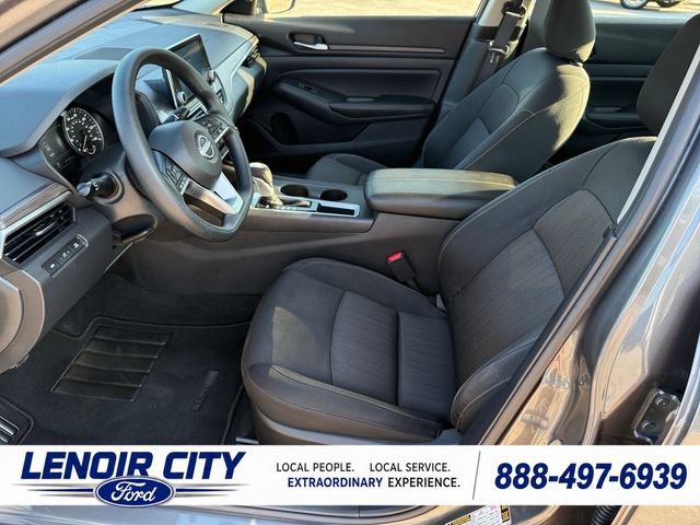 Used 2025 Nissan Altima 2.5 SV FWD image 10