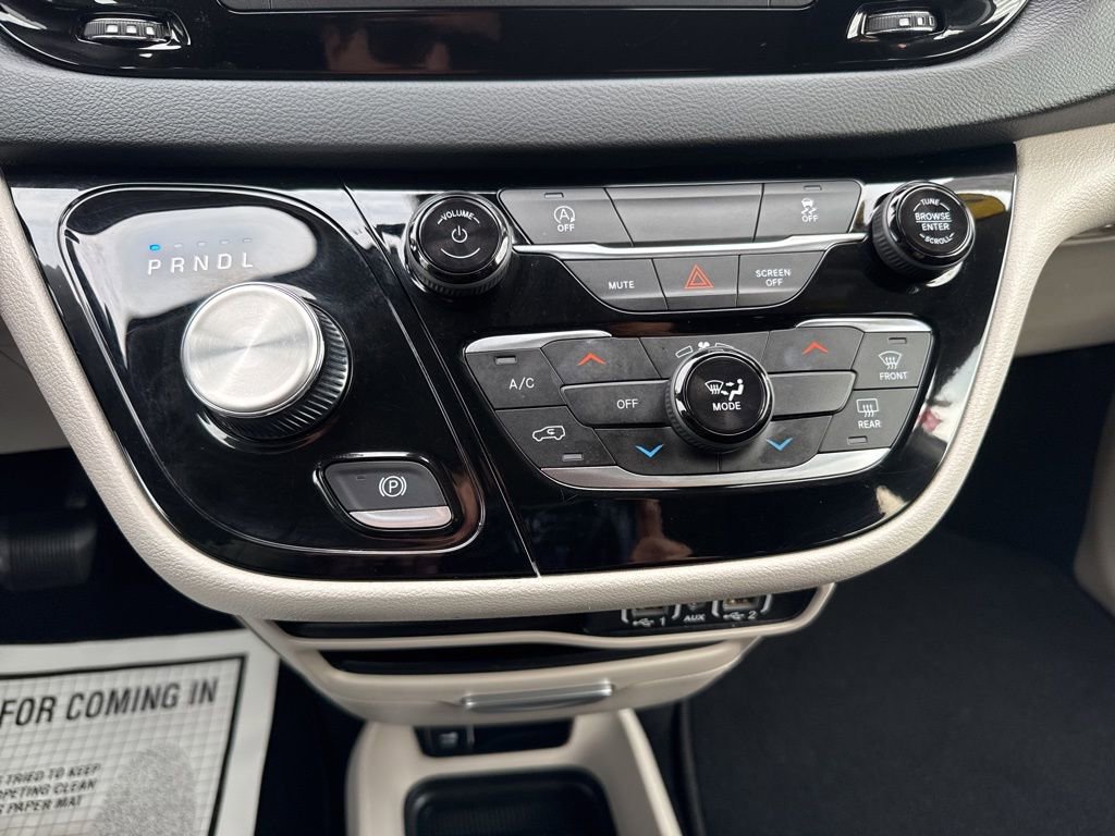 Used 2023 Chrysler Voyager LX image 24