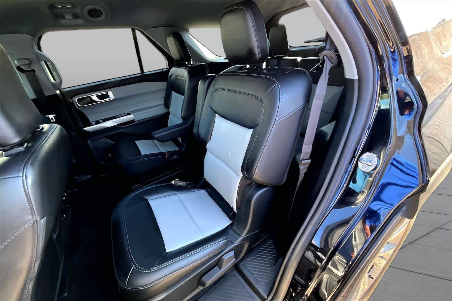 Certified 2024 Ford Explorer XLT RWD image 21