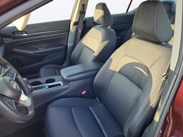 Used 2025 Nissan Altima 2.5 SV FWD image 10