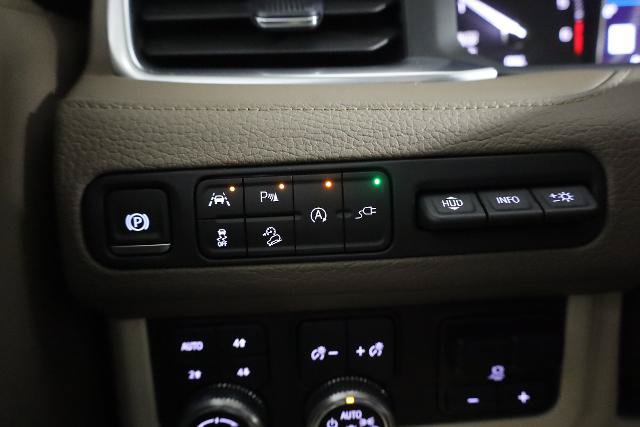 Used 2021 GMC Yukon XL Denali w/ Denali Premium Package AWD/4WD image 33