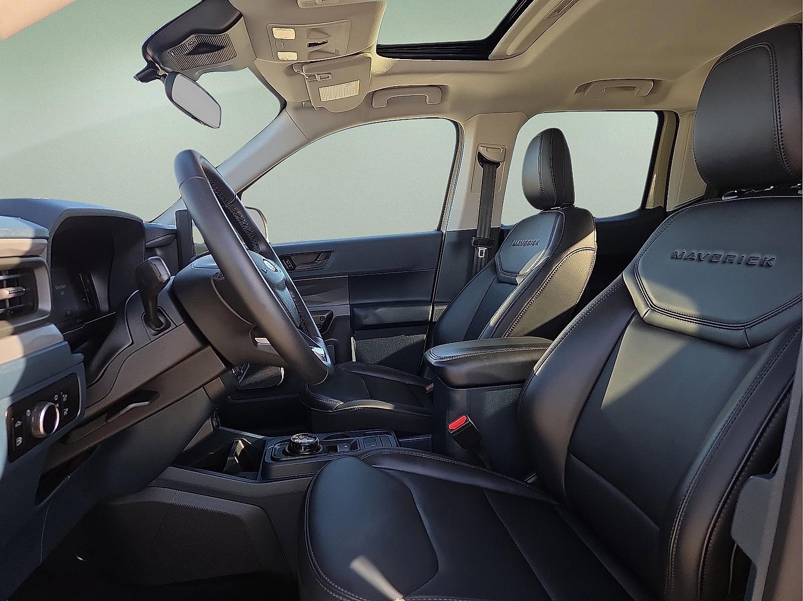 Certified 2025 Ford Maverick Lariat w/ Black Appearance Package image 14