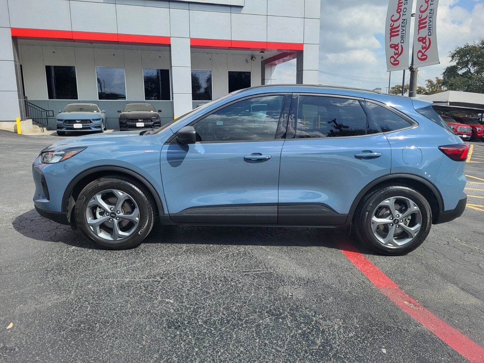 Certified 2025 Ford Escape ST-Line w/ Tech Pack #1 image 6