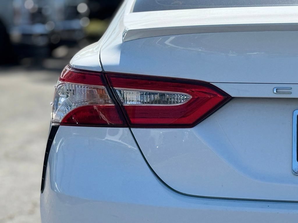 Used 2020 Toyota Camry SE FWD image 16