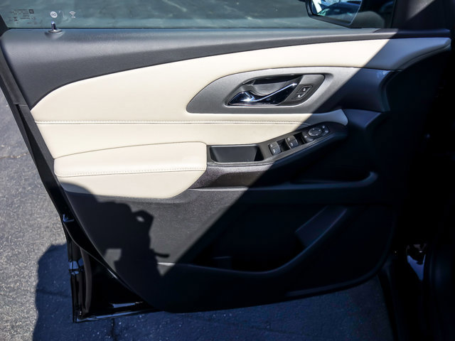 Used 2023 Chevrolet Traverse LS image 20