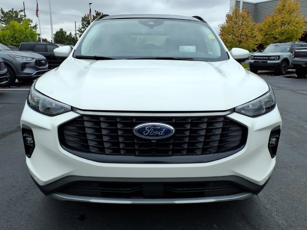 Certified 2023 Ford Escape SE w/ PHEV Premium Package FWD image 2