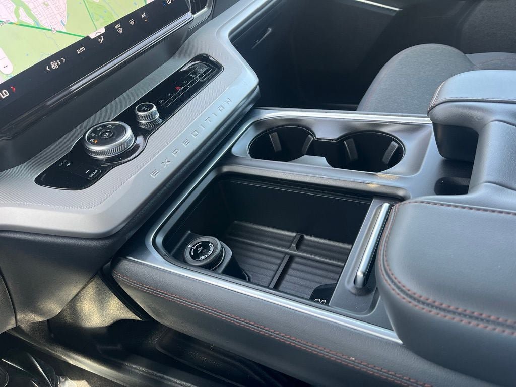 Certified 2025 Ford Expedition Active AWD/4WD image 33