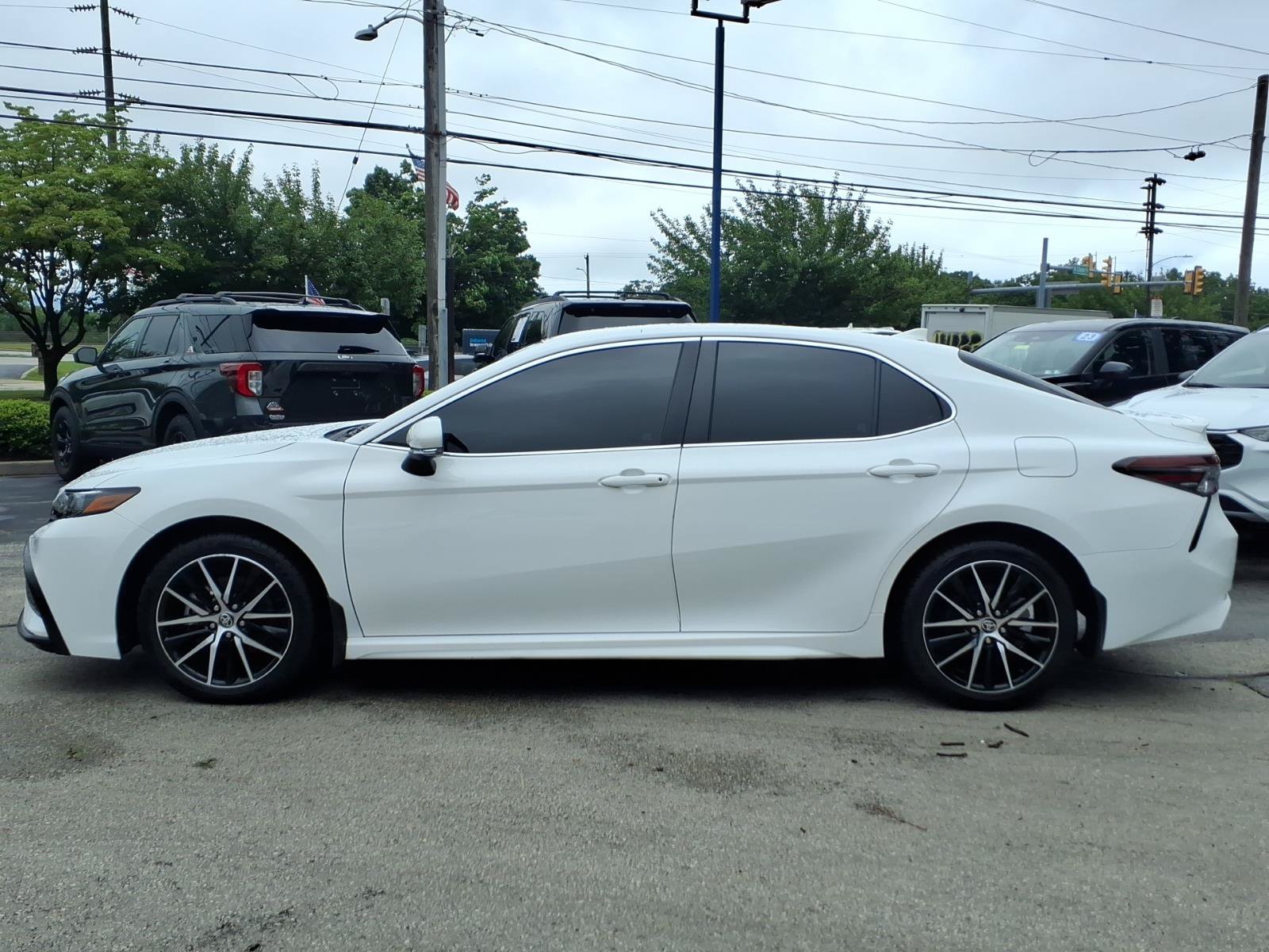 Used 2024 Toyota Camry SE w/ Cold Weather Package FWD image 6