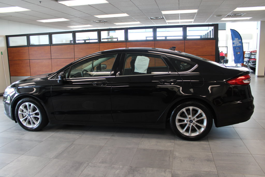Certified 2020 Ford Fusion SE FWD image 2