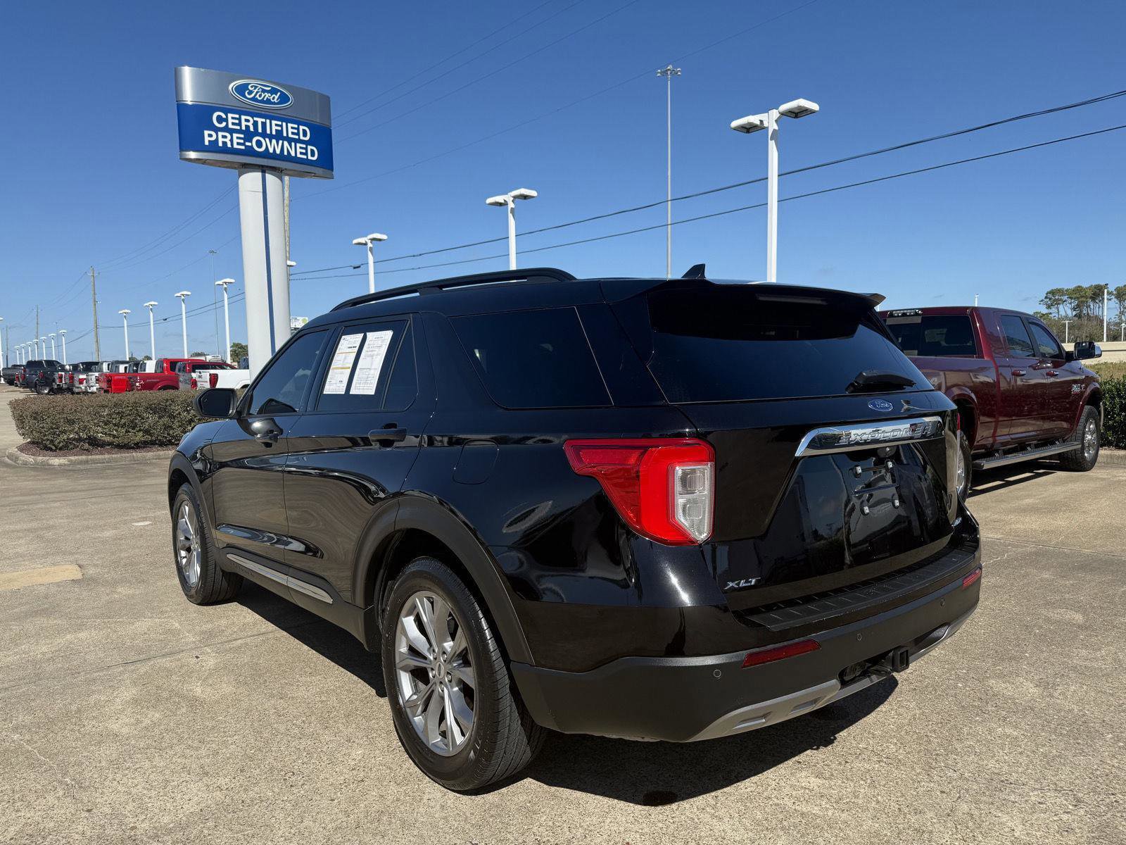 Certified 2022 Ford Explorer XLT w/ Equipment Group 202A image 5