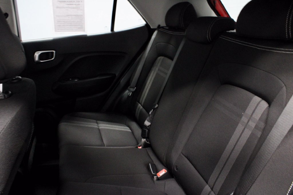 Used 2025 Hyundai Venue SEL FWD image 21