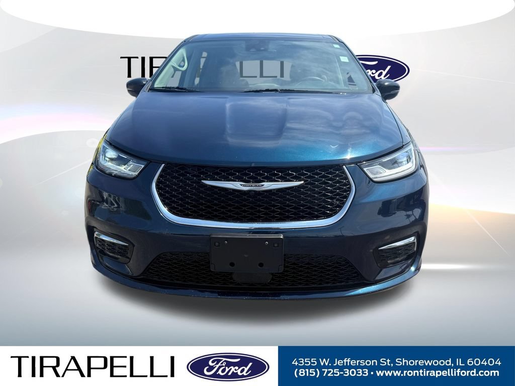 Used 2024 Chrysler Pacifica Touring-L FWD image 7