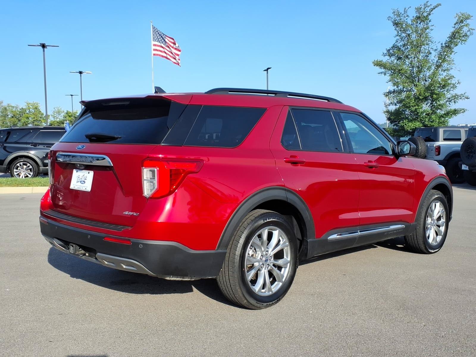 Certified 2021 Ford Explorer XLT w/ Equipment Group 202A AWD/4WD image 3