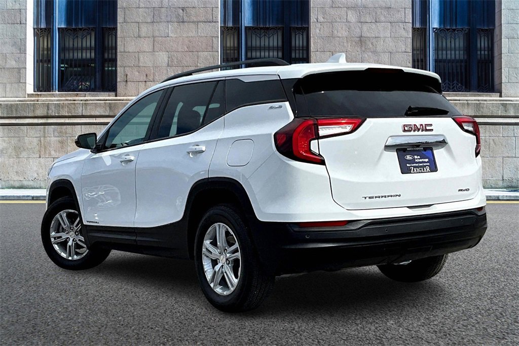 Used 2023 GMC Terrain SLE w/ Driver Convenience Package image 11
