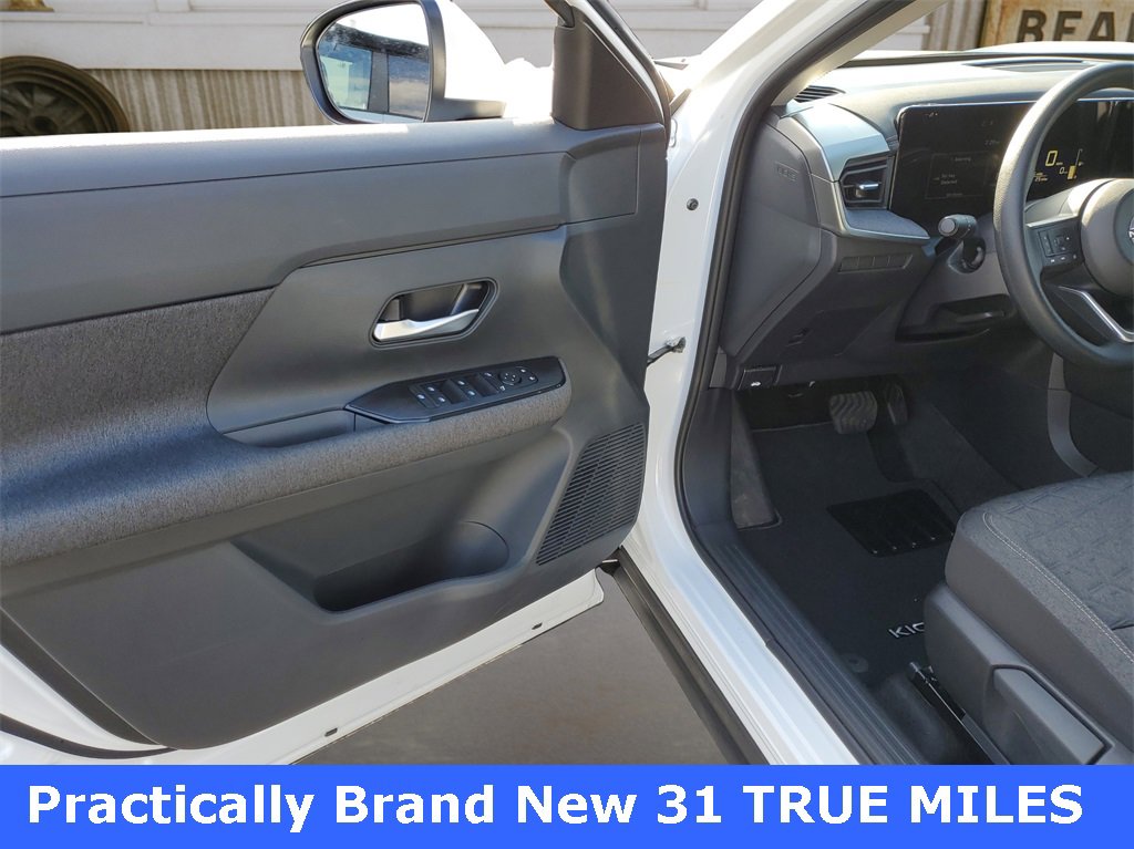 Used 2025 Nissan Kicks SV image 27