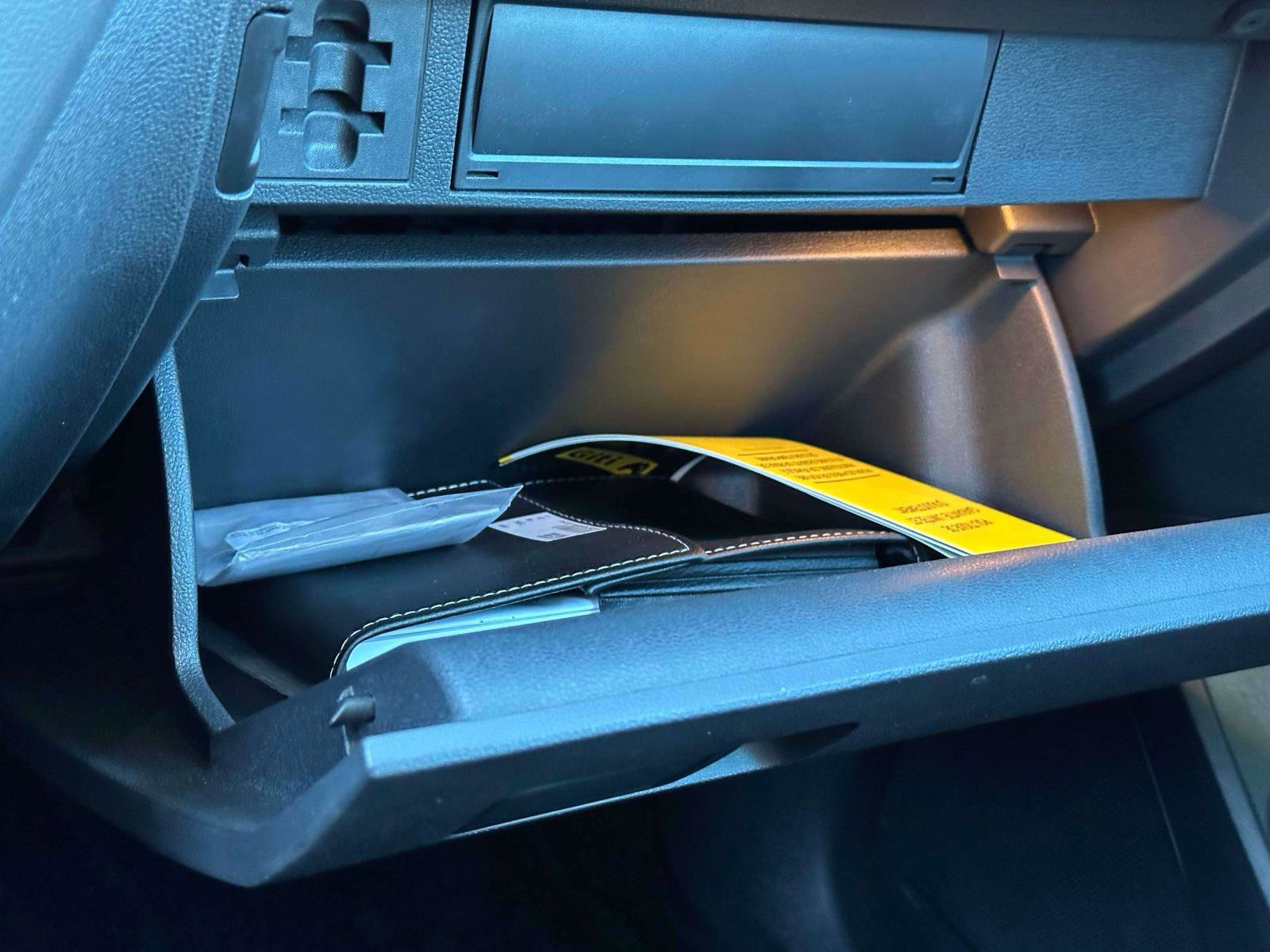 Used 2021 Volkswagen Tiguan SE w/ Panoramic Sunroof Package image 34