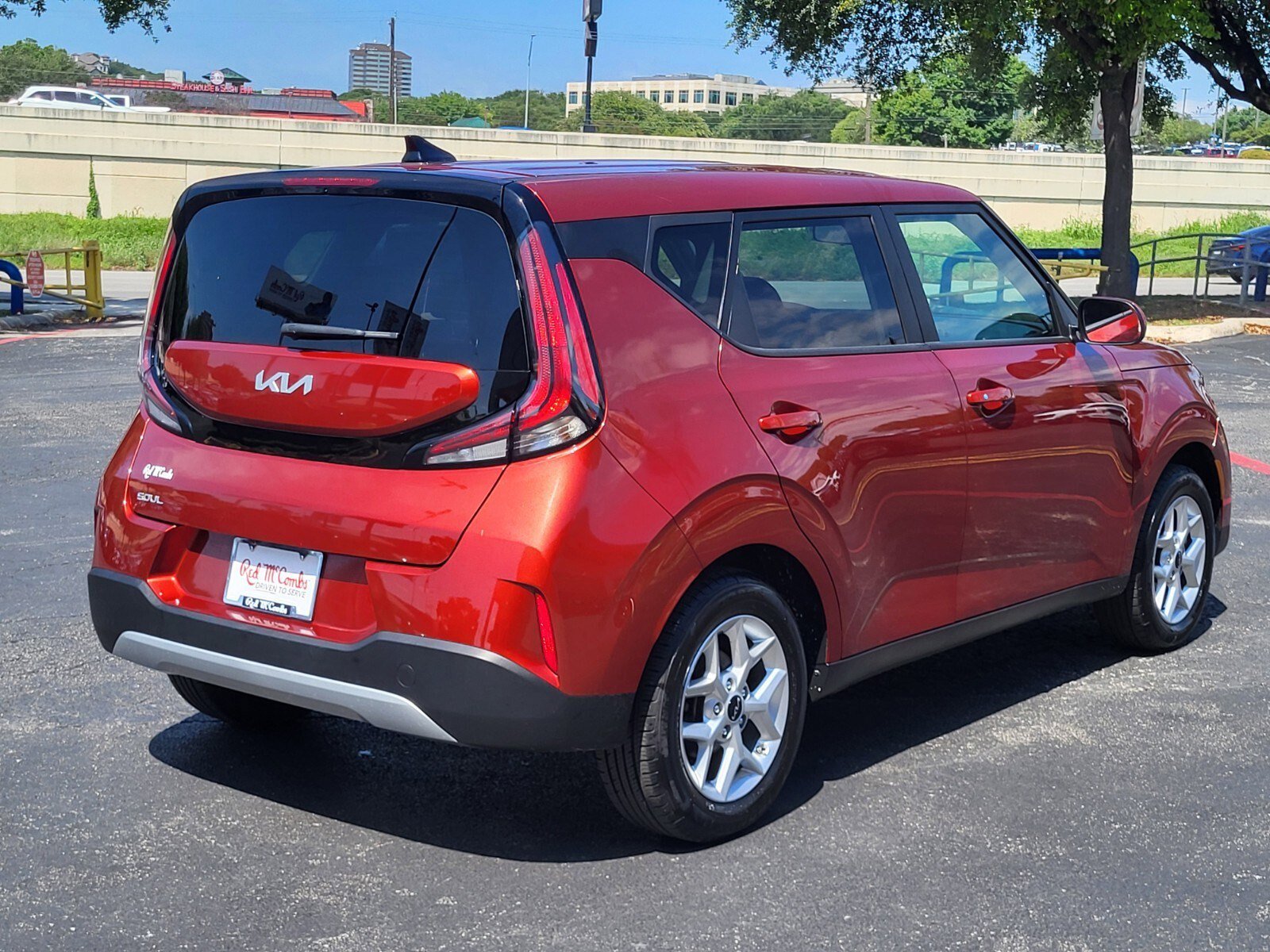 Used 2025 Kia Soul LX w/ LX Technology Package FWD image 4