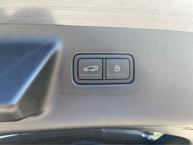 Used 2025 Hyundai Santa Fe Limited FWD image 9
