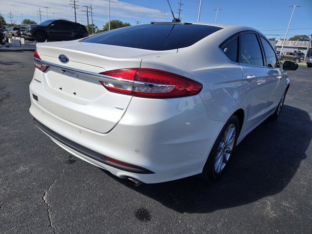 Certified 2017 Ford Fusion SE w/ Fusion SE Technology Package FWD image 5