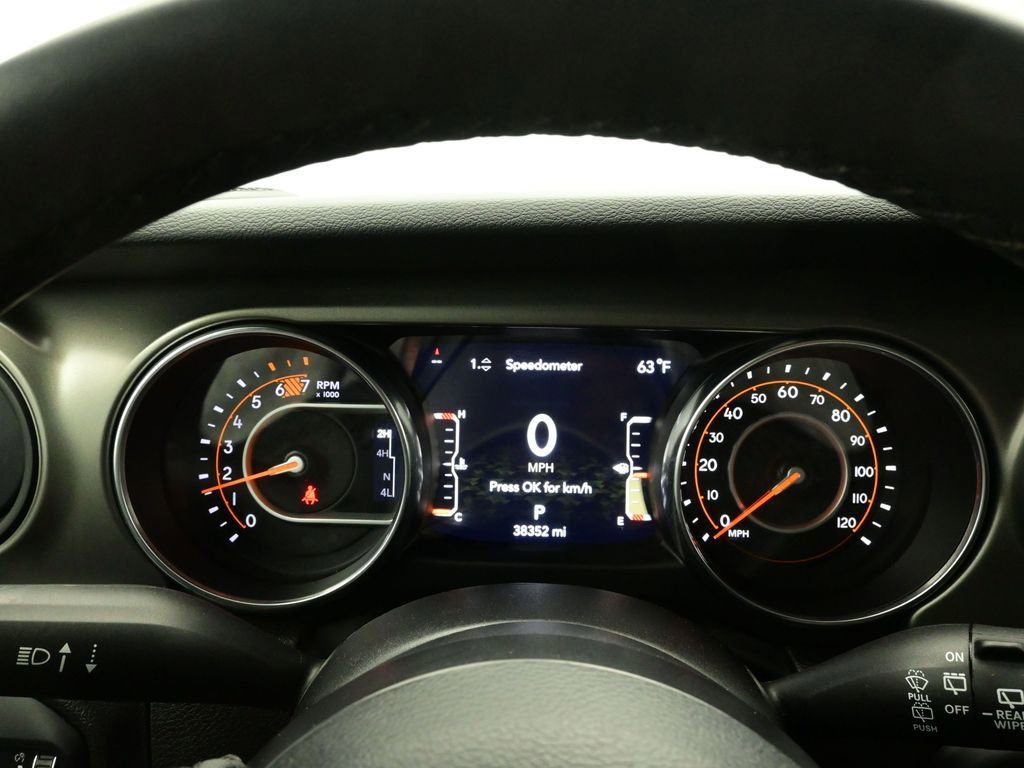 Used 2025 Jeep Wrangler Sahara image 19