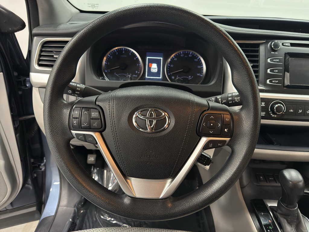 Used 2017 Toyota Highlander LE image 17
