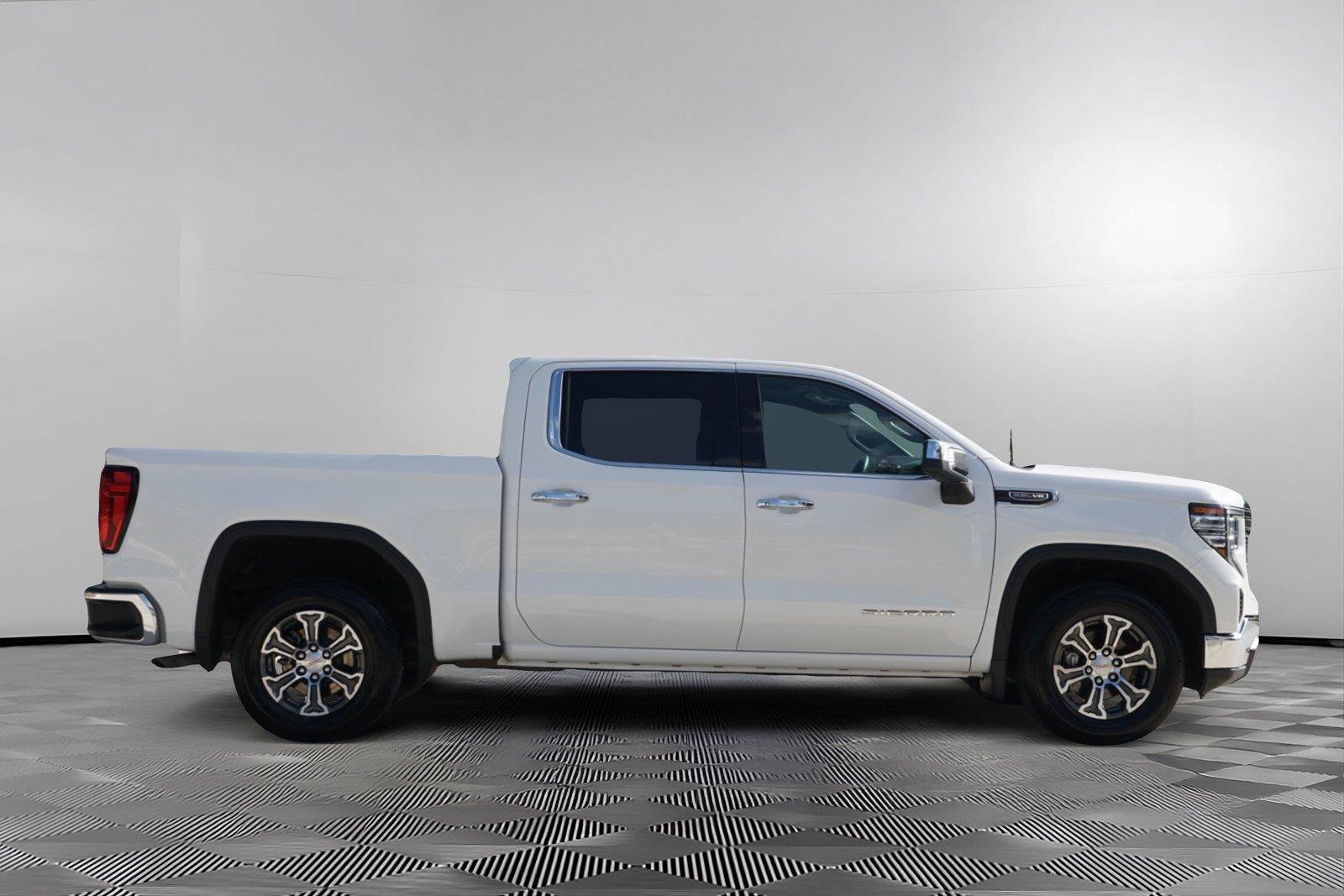 Used 2025 GMC Sierra 1500 SLT RWD image 4
