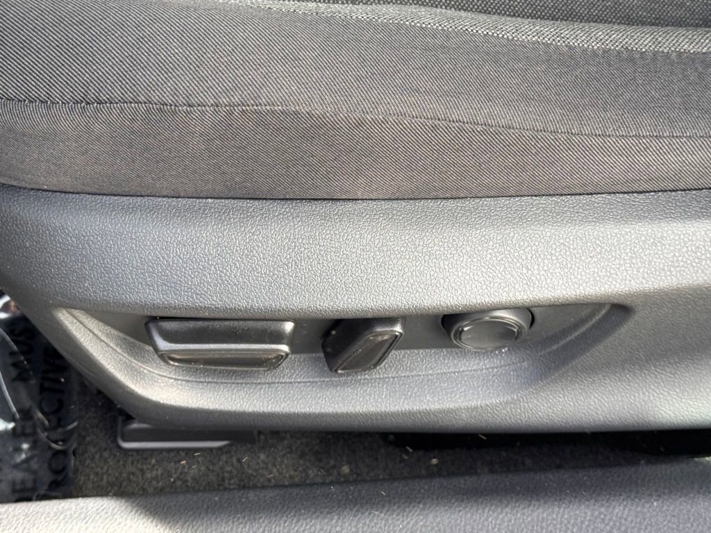 Used 2025 Toyota Camry LE w/ Convenience Package FWD image 18