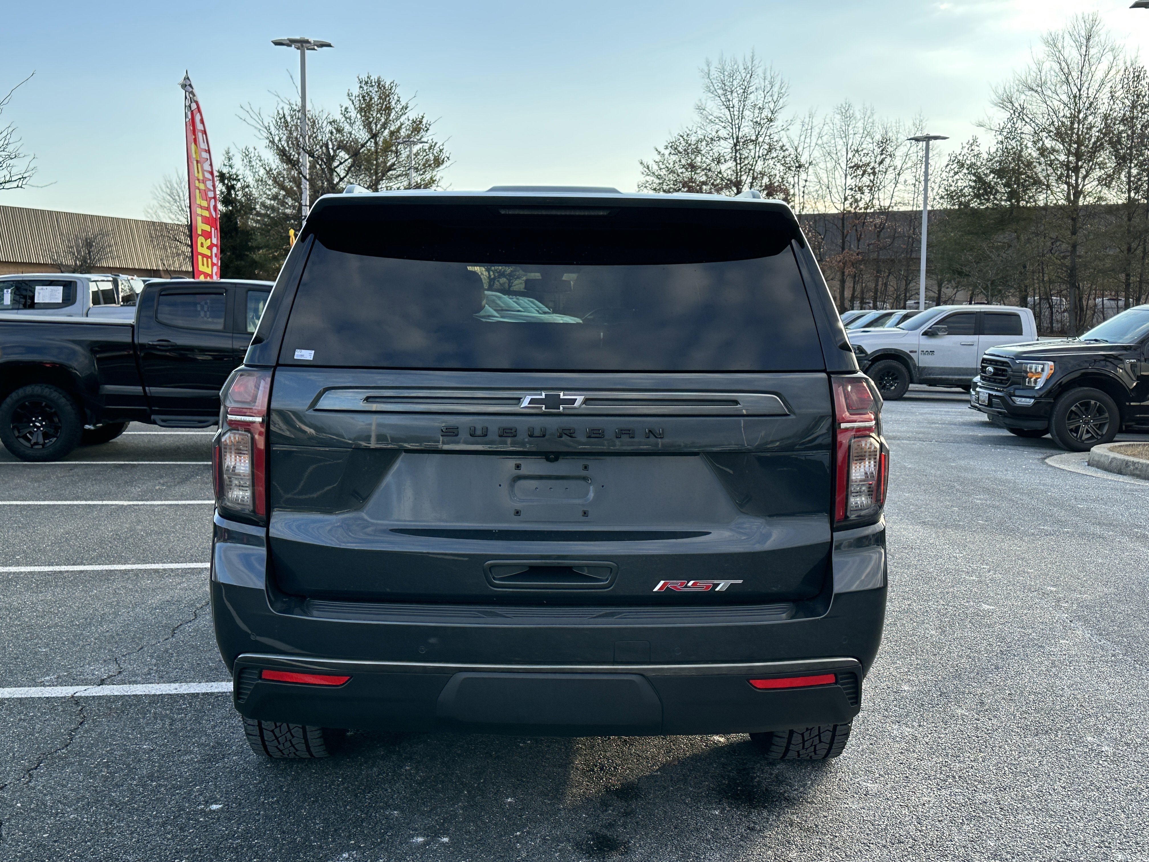 Used 2022 Chevrolet Suburban RST w/ Luxury Package image 4