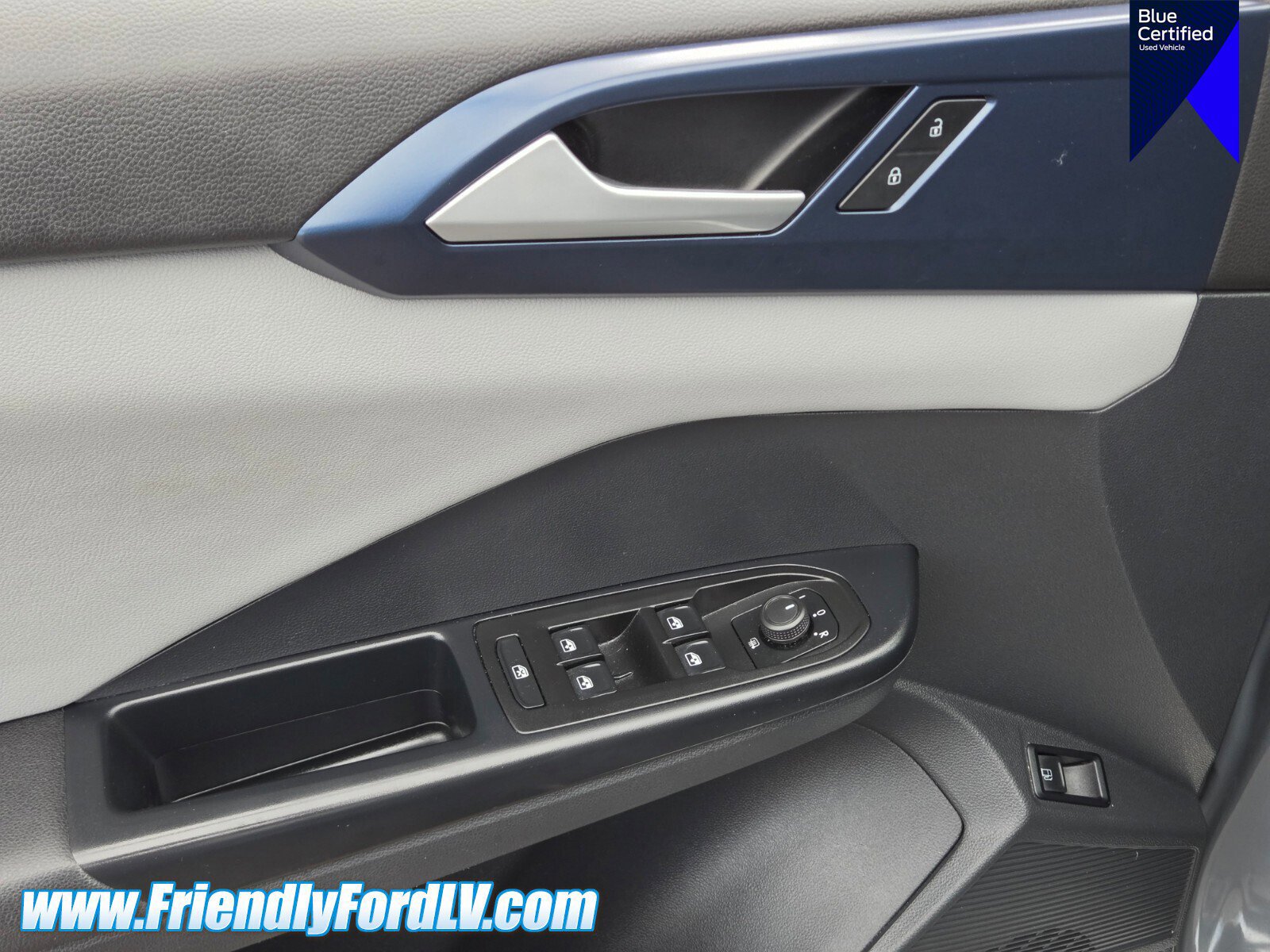 Used 2023 Volkswagen Taos SE w/ Panoramic Sunroof Package FWD image 18