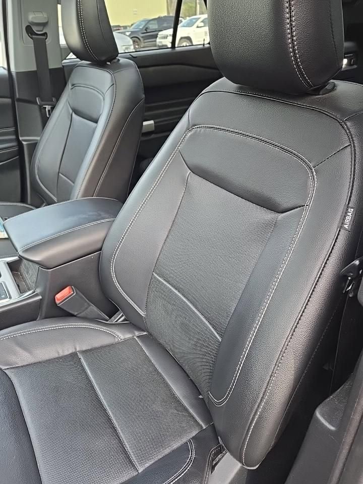 Certified 2022 Ford Explorer Limited w/ Limited Technology Package image 5