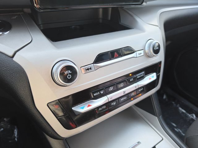Certified 2024 Ford Explorer XLT RWD image 22