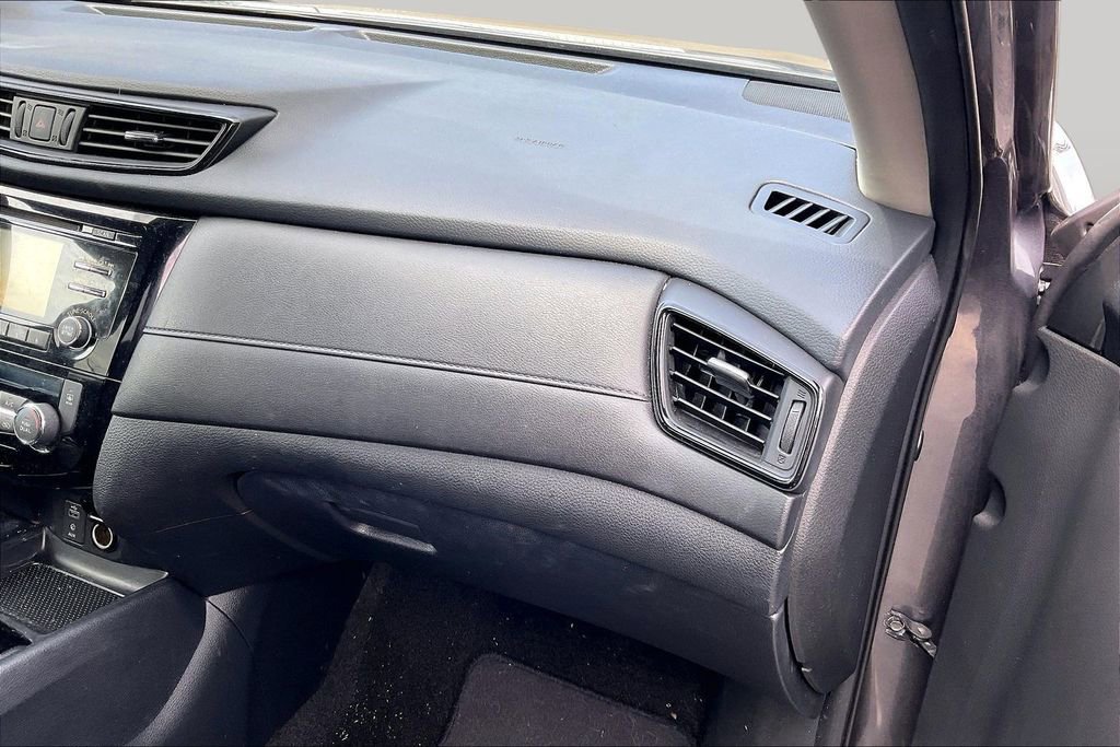 Used 2017 Nissan Rogue SV w/ Midnight Edition Package FWD image 13