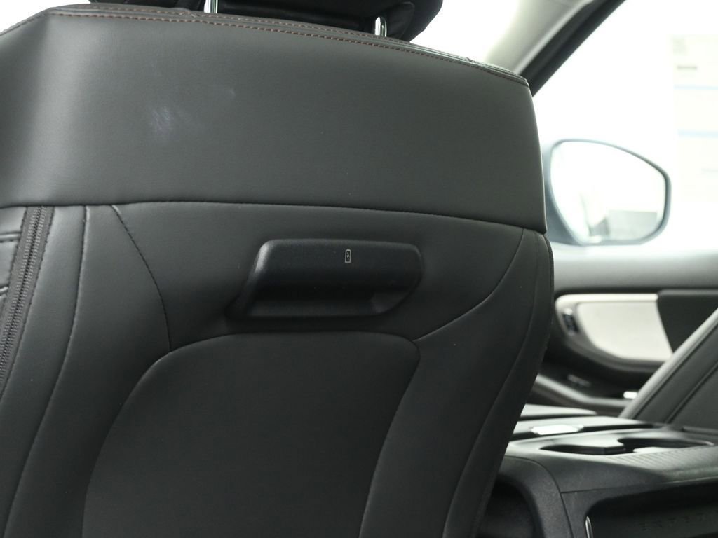 Certified 2025 Ford Expedition Active image 22