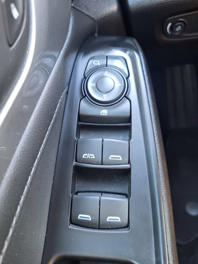 Used 2023 Chevrolet Traverse LT FWD image 17