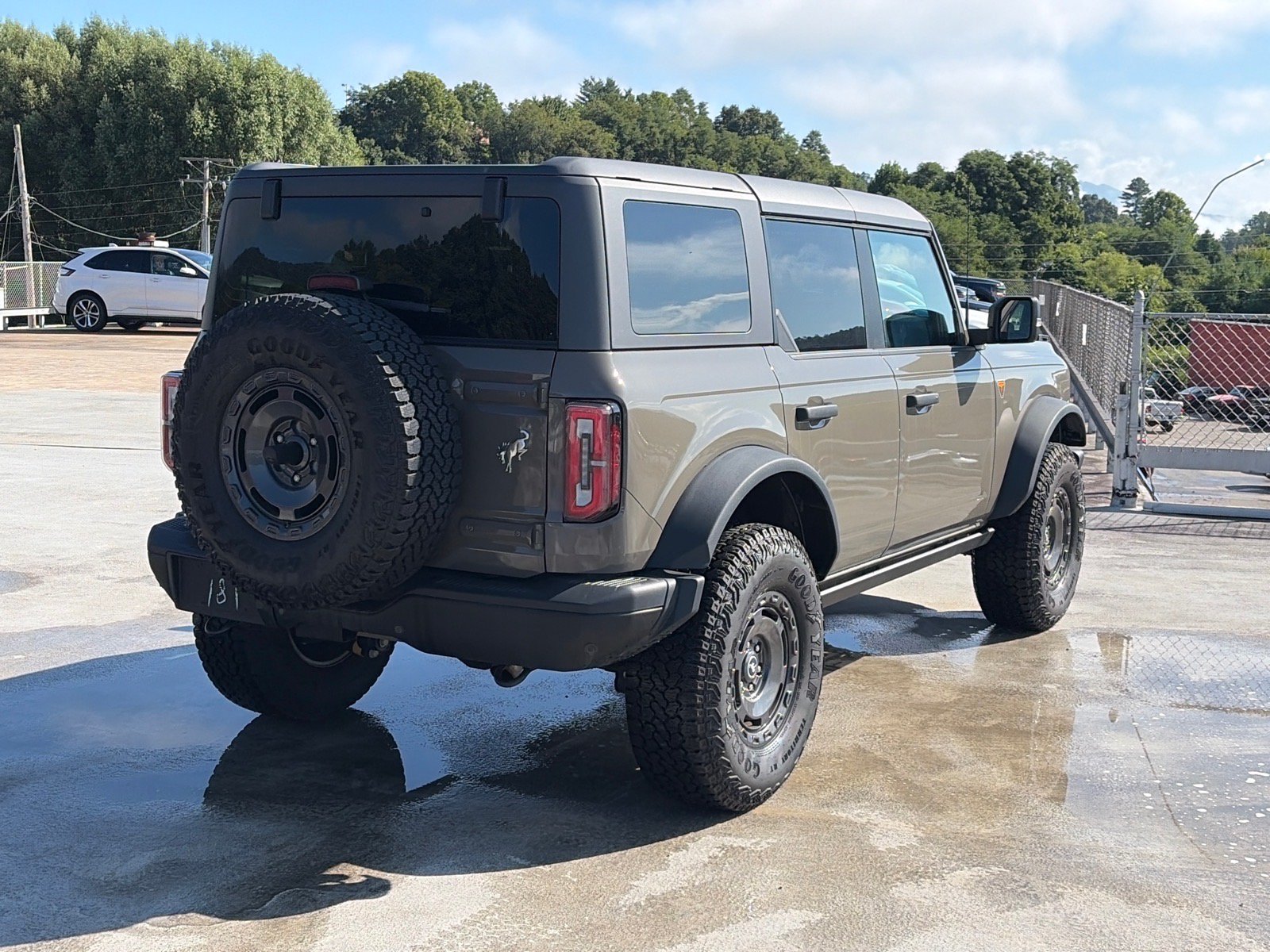 Certified 2025 Ford Bronco Badlands AWD/4WD image 3