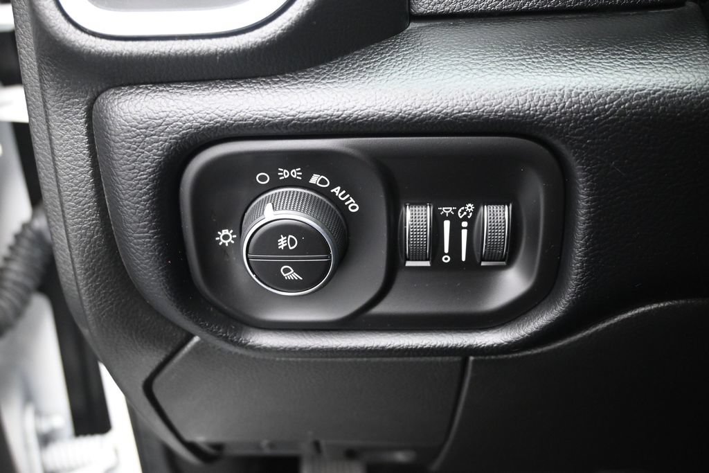 Used 2026 RAM 2500 Laramie AWD/4WD image 13