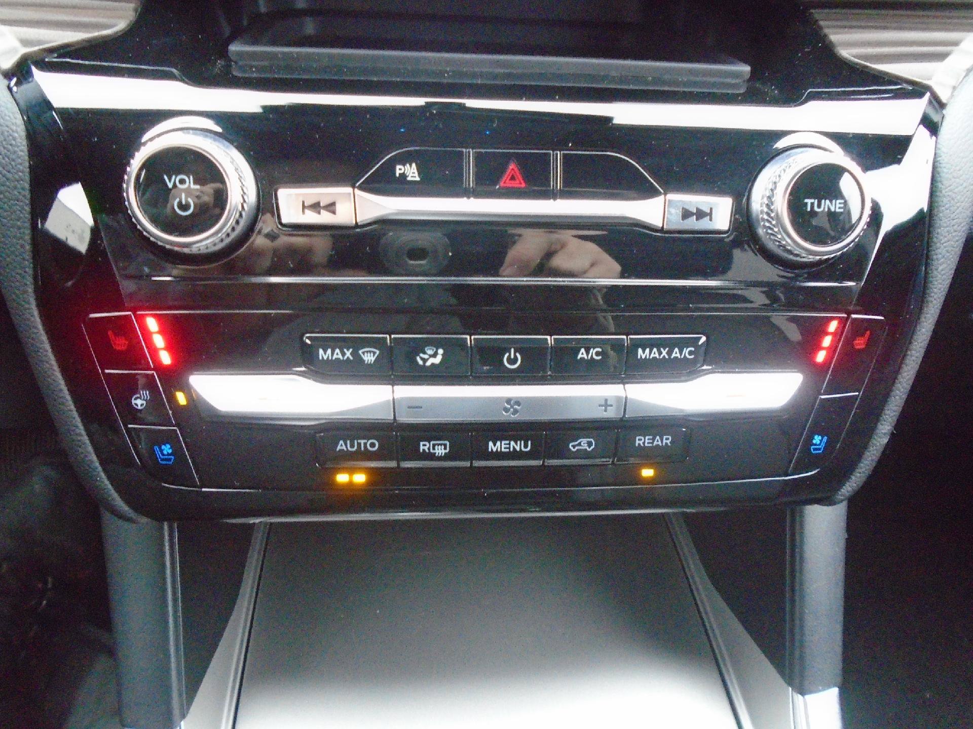 Certified 2024 Ford Explorer Limited AWD/4WD image 14