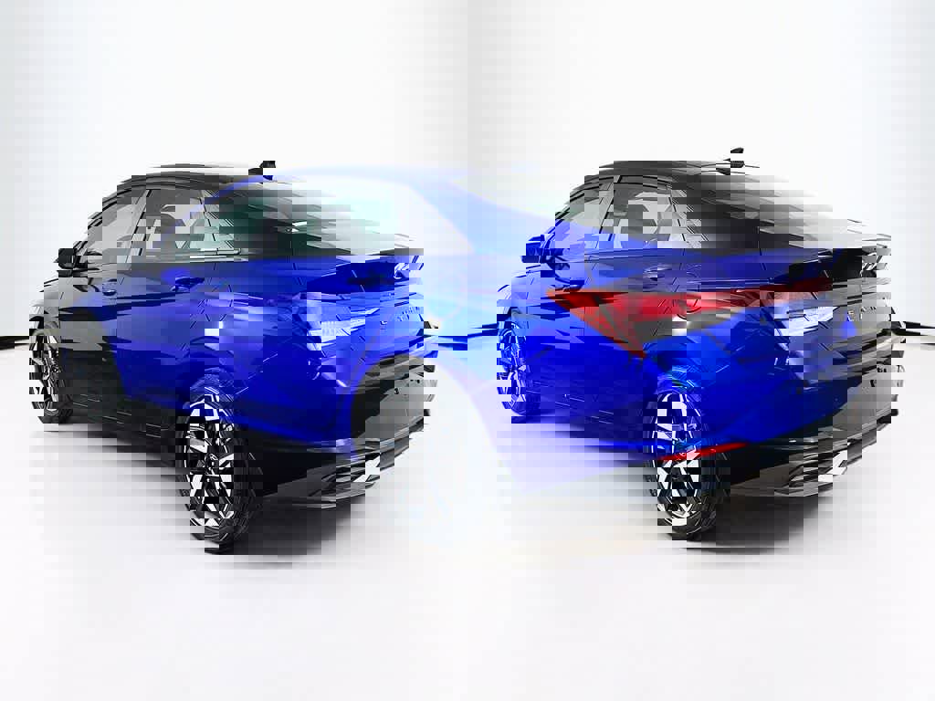 Used 2023 Hyundai Elantra SEL w/ Convenience Package image 4