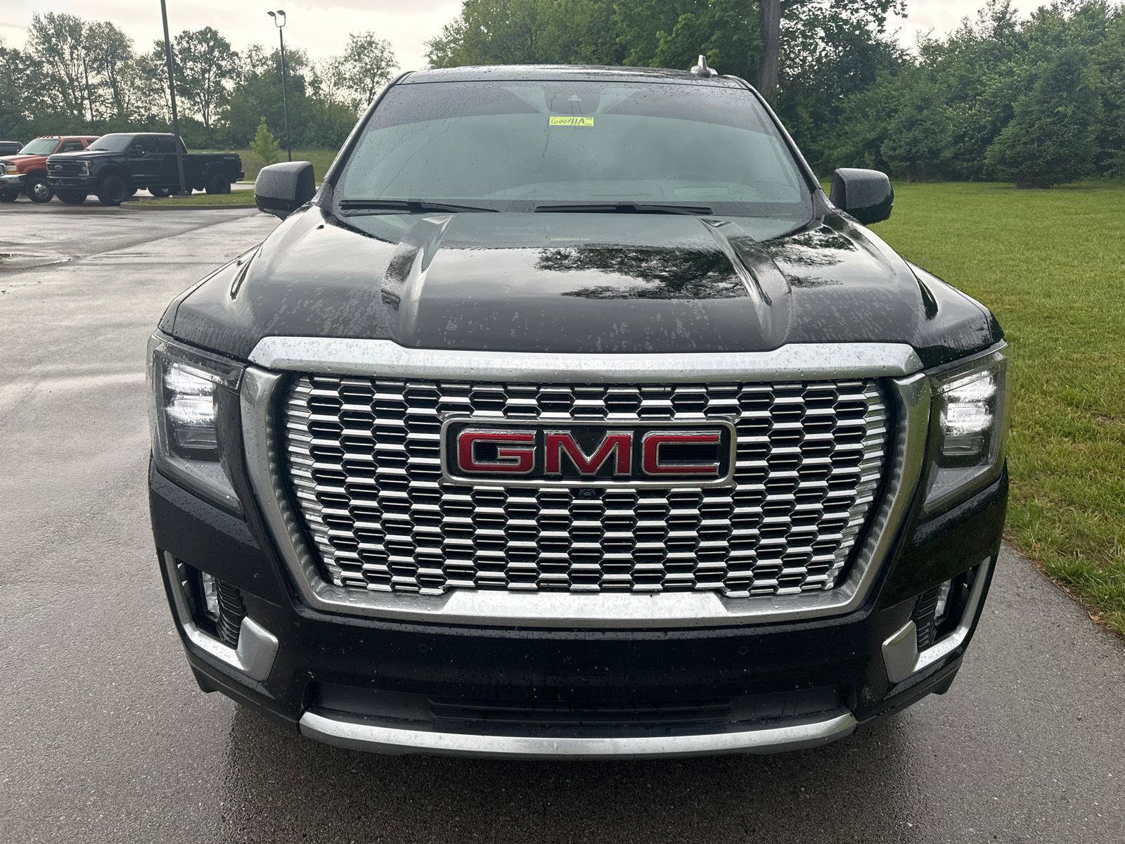 Used 2024 GMC Yukon XL Denali w/ Denali Reserve Package AWD/4WD image 2