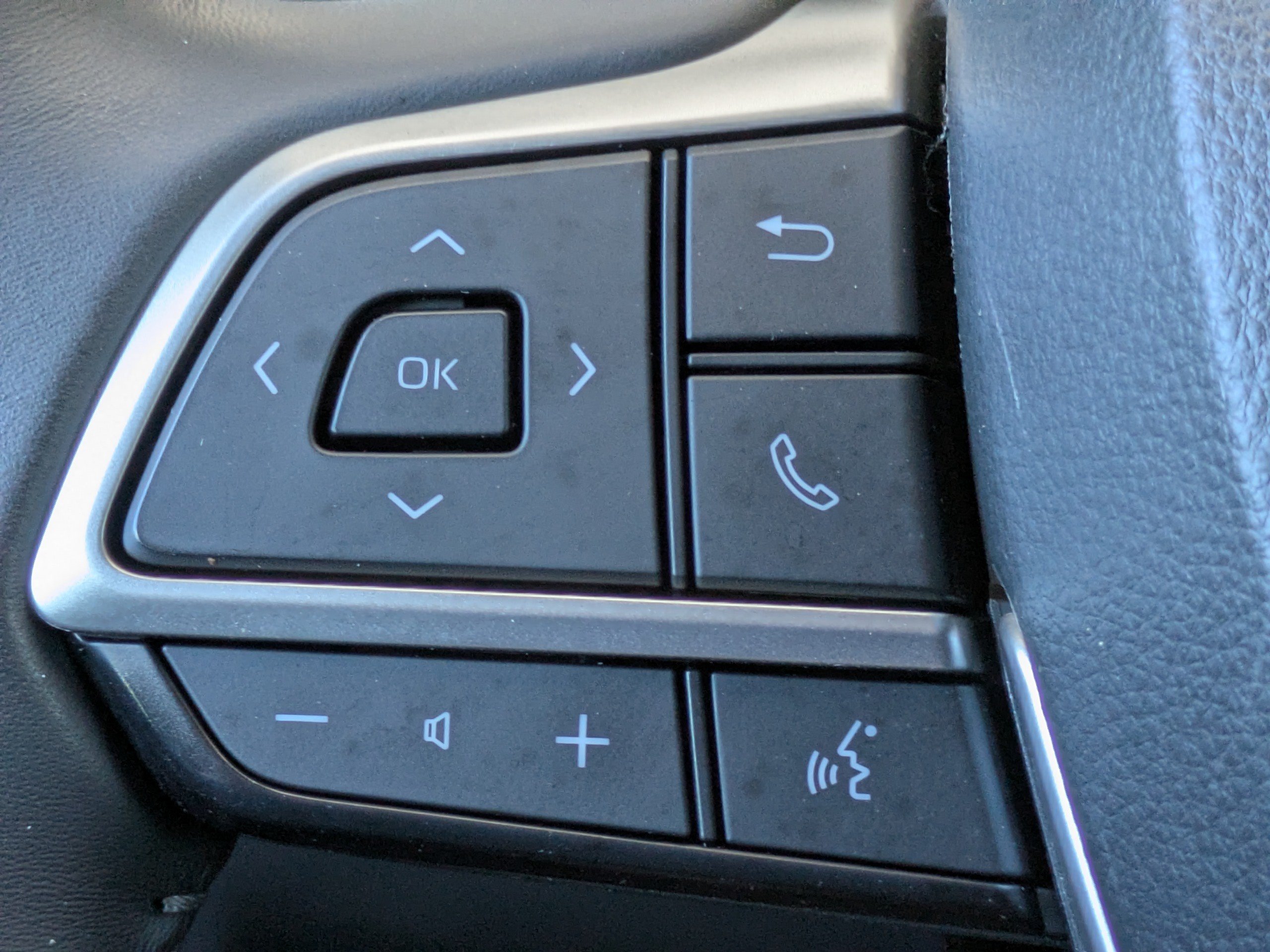 Used 2025 Toyota Highlander XLE FWD image 29
