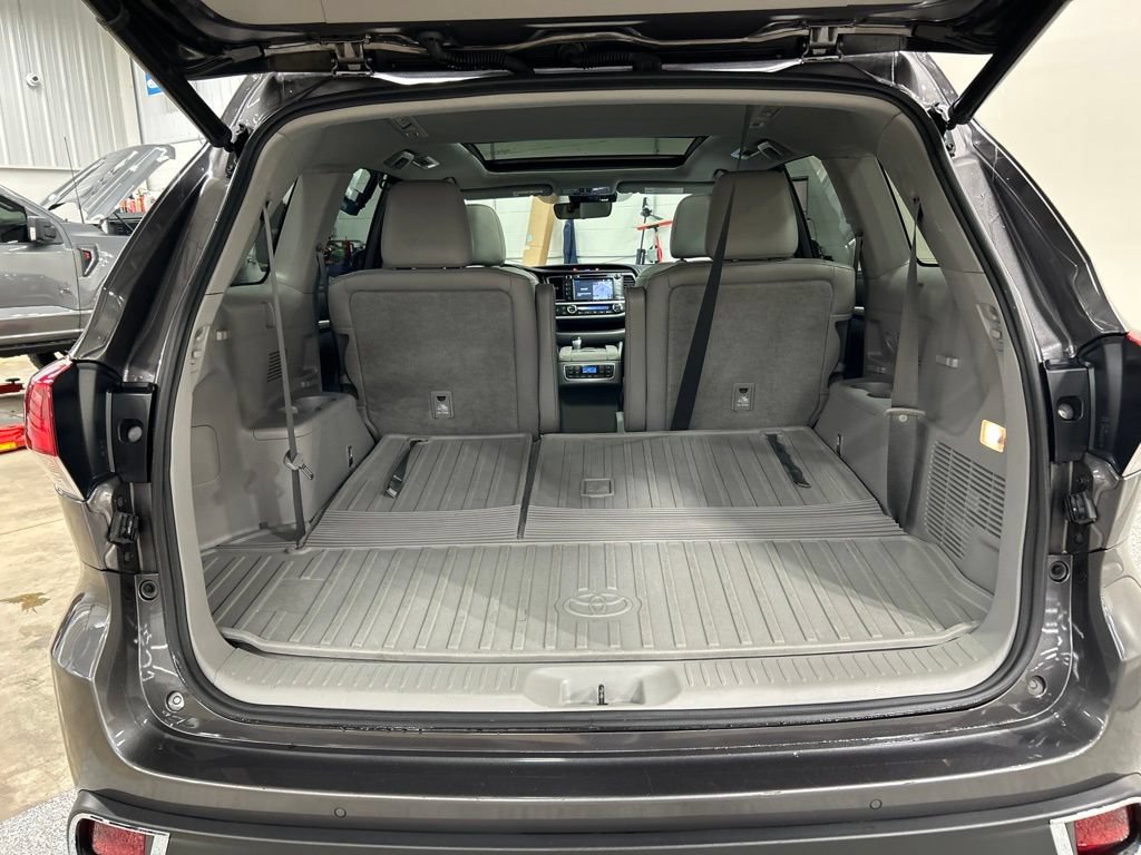 Used 2018 Toyota Highlander Limited Platinum AWD/4WD image 28