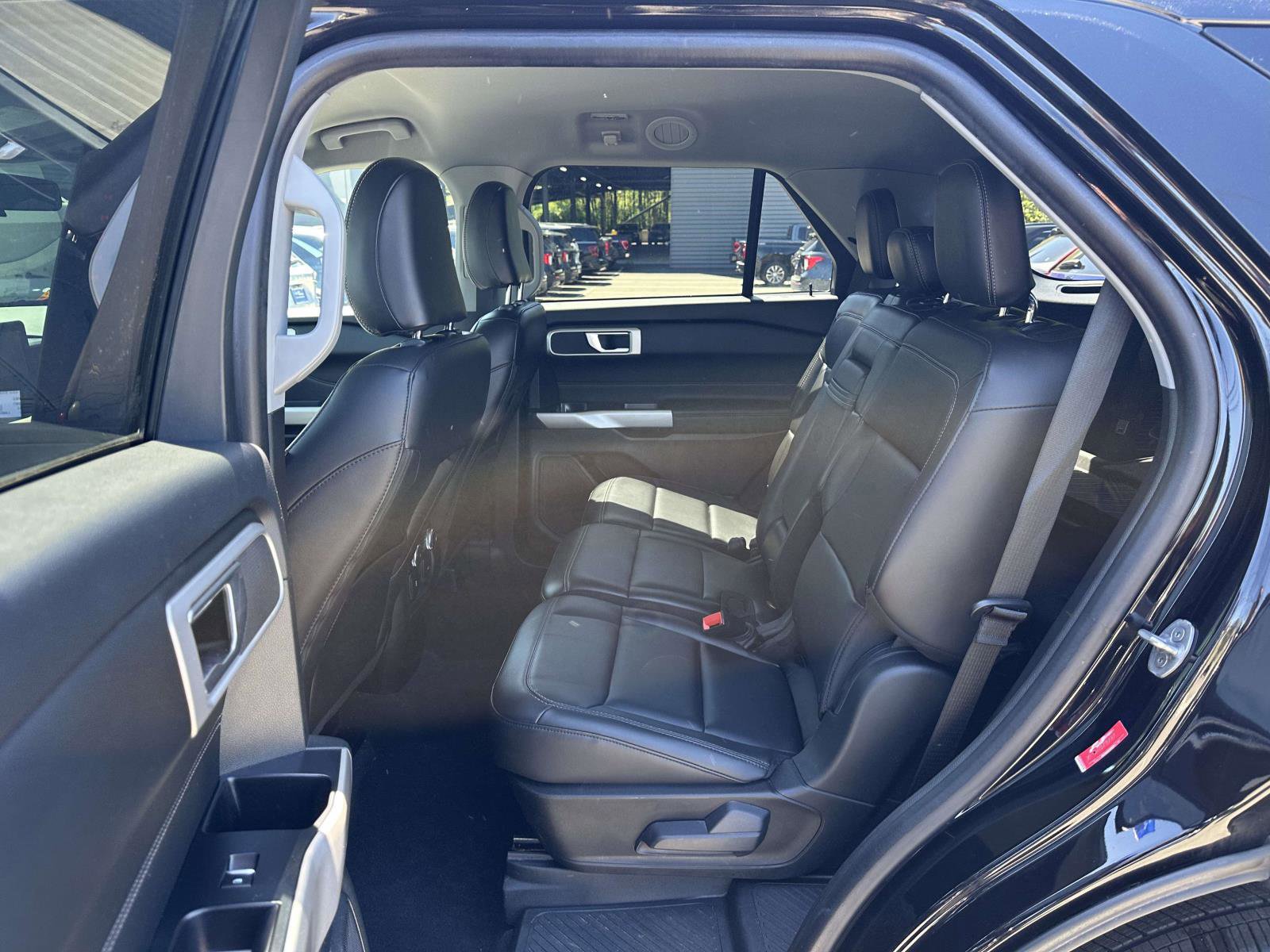 Certified 2022 Ford Explorer XLT w/ Equipment Group 202A AWD/4WD image 14