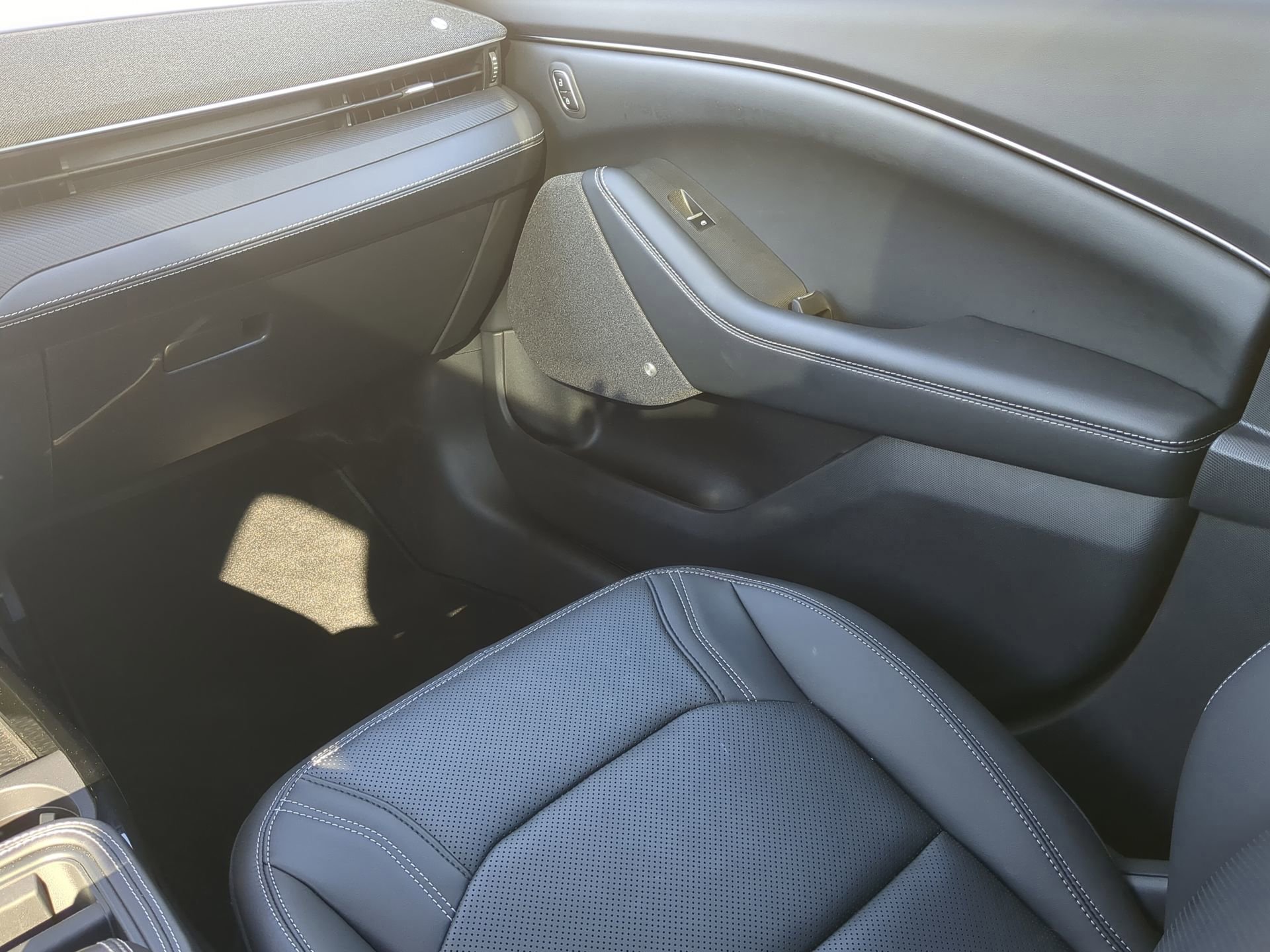 Certified 2025 Ford Mustang Mach-E Premium image 44