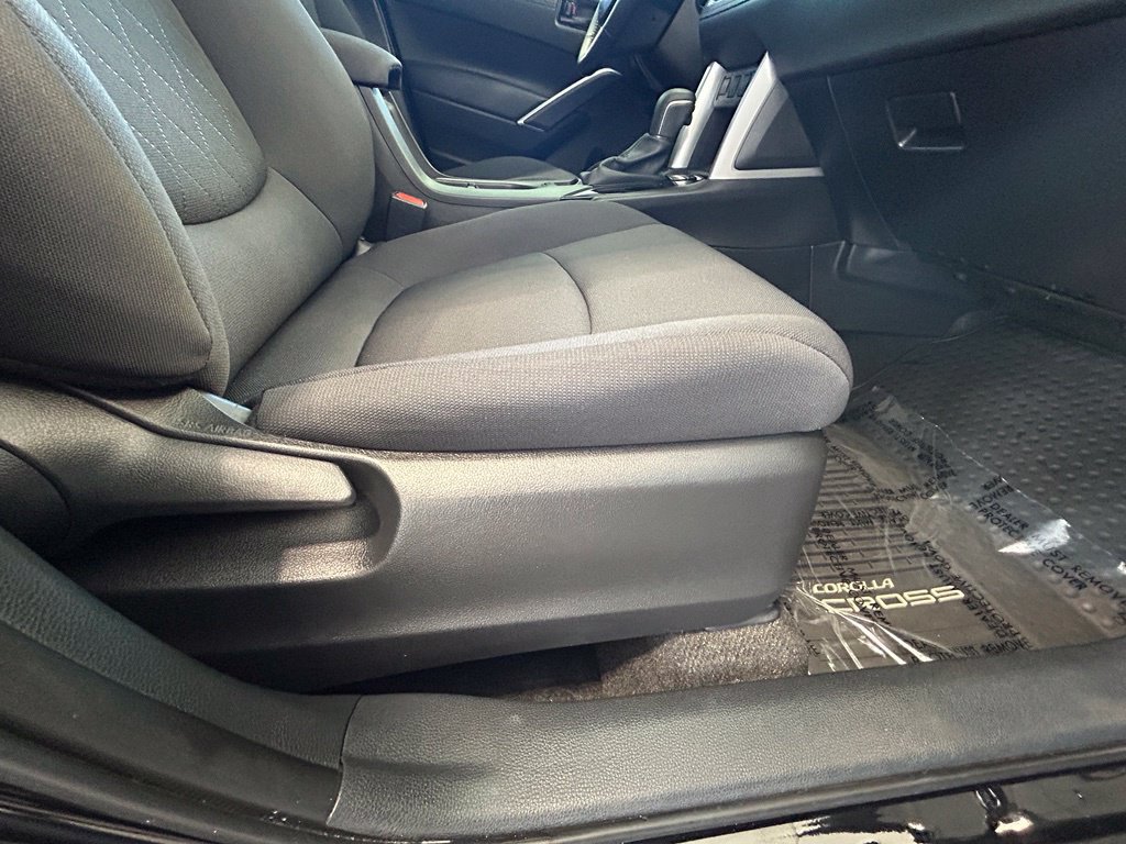 Used 2024 Toyota Corolla Cross LE FWD image 25