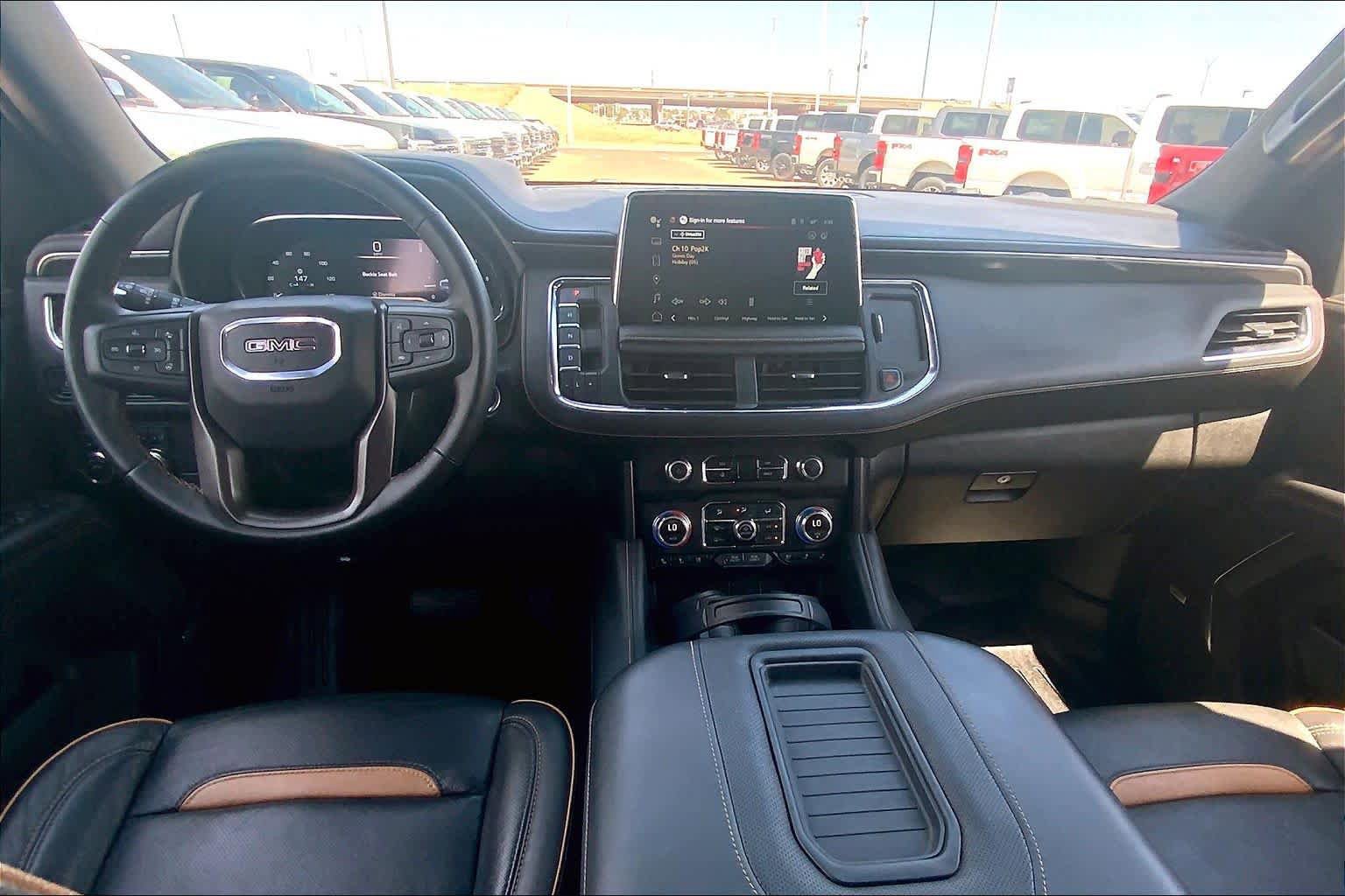 Used 2024 GMC Yukon XL AT4 w/ AT4 Premium Package AWD/4WD image 16