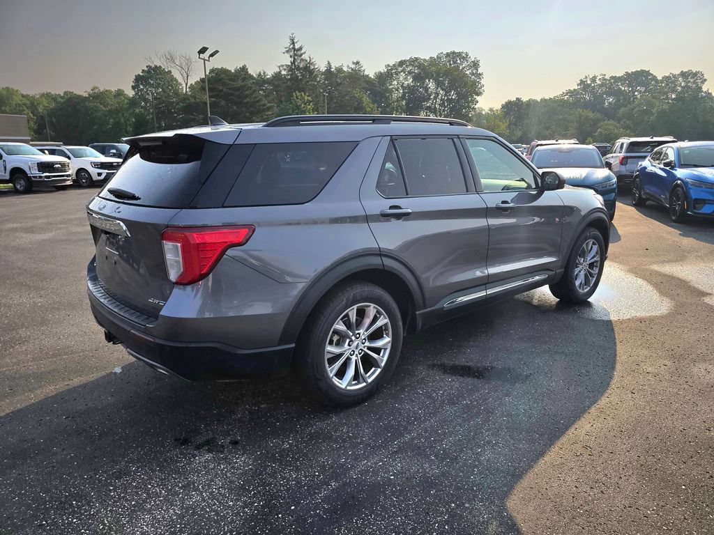 Certified 2023 Ford Explorer XLT w/ Equipment Group 202A AWD/4WD image 5