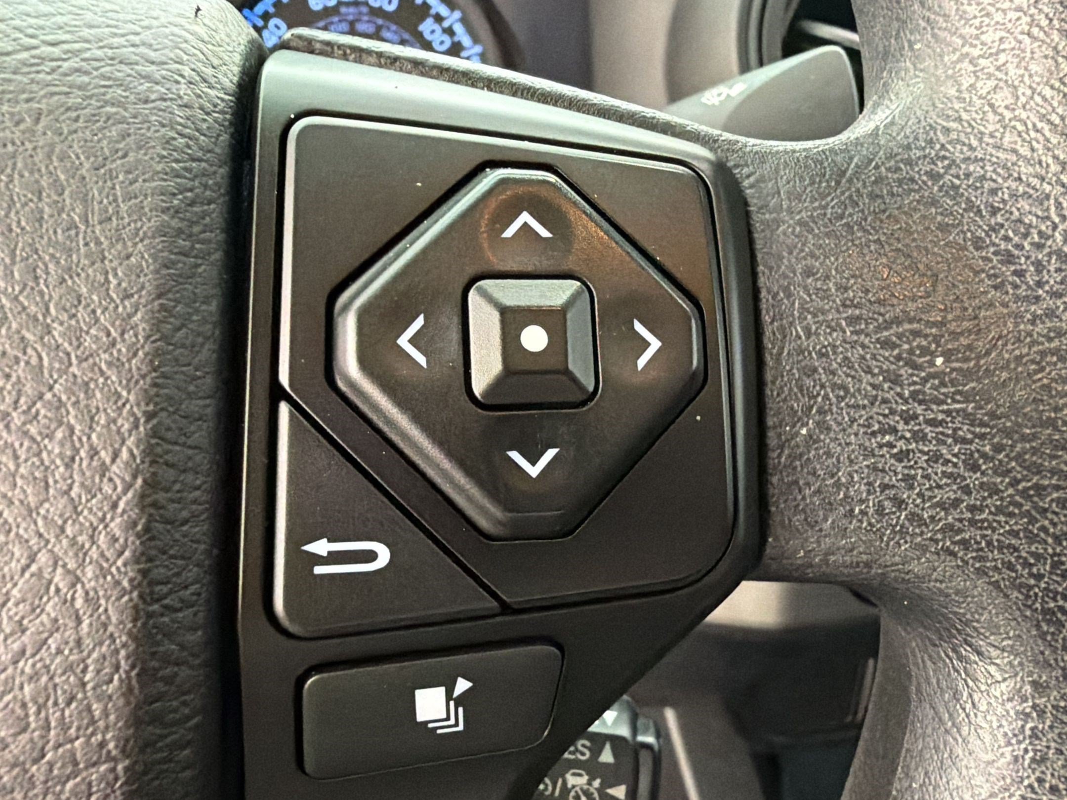 Used 2022 Toyota Tacoma SR AWD/4WD image 17